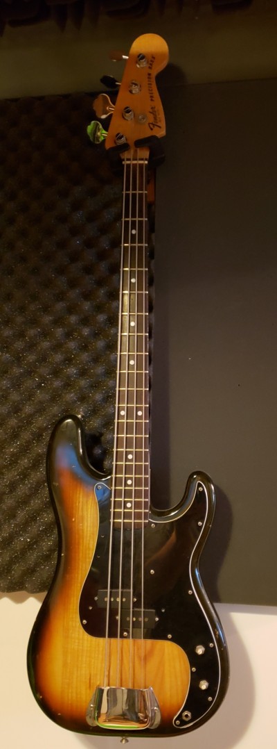 FENDER_PRECISION_BASS_reduced.jpg
